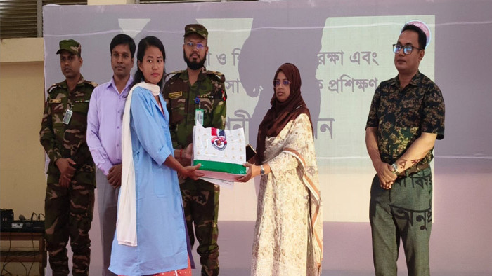 দুর্গম পাহাড়ে স্বাস্থ্যসেবায় ১৭ স্বাস্থ্যকর্মীকে বিশেষ প্রশিক্ষণ