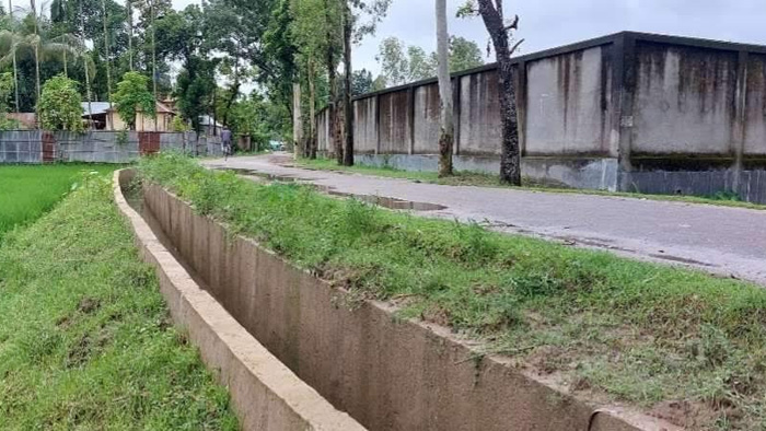 নাগেশ্বরী পৌরসভার জলাবদ্ধতা নিরসনে ড্রেন নির্মাণ শেষ