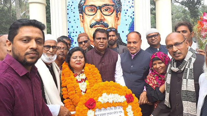 সংরক্ষিত নারী আসনে নবনির্বাচিত মাহফুজা সুলতানা মলি এমপিকে ফুলেল শুভেচ্ছা