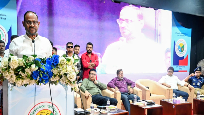 অ্যান্টিবায়োটিকের অপব্যবহার বন্ধে খামারিদের সচেতন হওয়ার আহ্বান মৎস্য প্রতিমন্ত্রীর