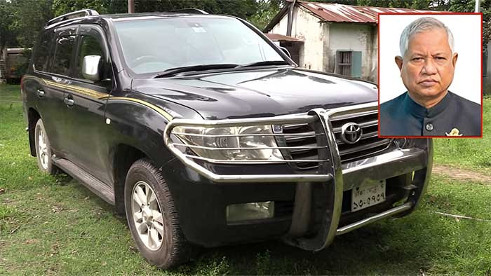 স্থানীয়দের ধাওয়া, সাবেক প্রতিমন্ত্রী মোতাহার হোসেনের গাড়ি জব্দ ও আটক ২