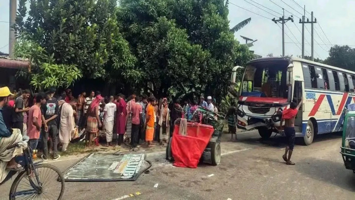 ময়মনসিংহে বাসের ধাক্কায় সিএনজির ৭ যাত্রী নিহত