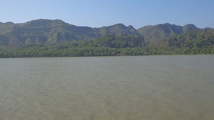 নাফ নদীতে মাইন বিস্ফোরণ, ১ রোহিঙ্গা নিহত