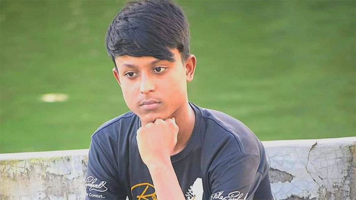 নওগাঁর ধামইরহাটে বিদ্যুৎস্পৃষ্ট হয়ে ভবন থেকে পড়ে কলেজ ছাত্রের মৃত্যু