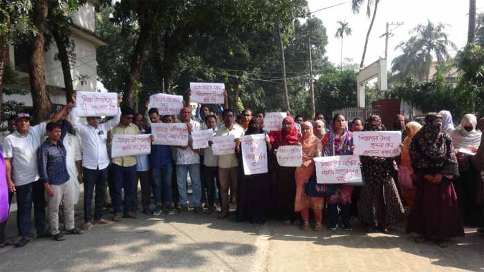 শিক্ষকরা নিজেদের স্বার্থে বাচ্চাদের ভবিষ্যৎ নিয়ে খেলছে: সাধারণ অভিভাবক