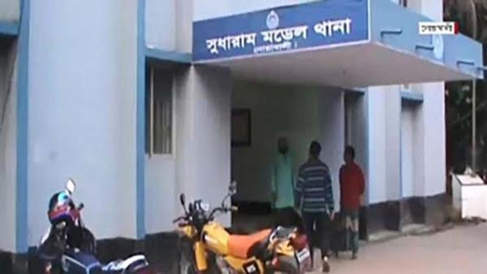 দাঁড়িয়ে থাকা ট্রাকে ধাক্কা, শিক্ষানবিশ চিকিৎসা সহকারীর মৃত্যু