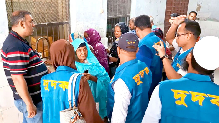 নওগাঁ জেনারেল হাসপাতালে দুদকের অভিযান: খাবার ও চিকিৎসাসেবায় অনিয়মের প্রমাণ