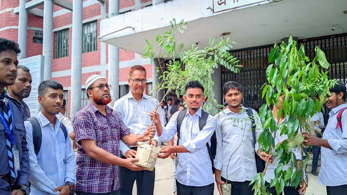 নওগাঁয় তারুণ্যের উৎসব উপলক্ষে র‍্যালি ও বৃক্ষরোপণ কর্মসূচি