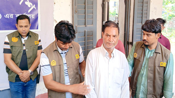 কনস্টেবল নিয়োগে ১০ লাখ টাকার ‘চুক্তি’: নওগাঁয় দালালচক্রের সদস্য গ্রেফতার