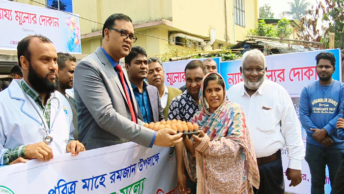 নওগাঁয় রমজান উপলক্ষে সুলভ মূল্যে দুধ, ডিম ও গরুর মাংস বিক্রি শুরু