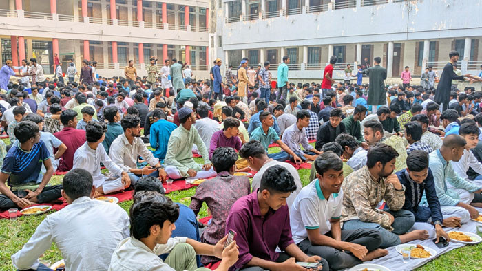 নওগাঁ পলিটেকনিকে প্রথমবার শিক্ষার্থীদের উদ্যোগে ইফতার মাহফিল