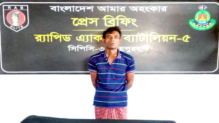 নওগাঁয় প্রাচীন বিষ্ণু মূর্তি উদ্ধার, পাচারচক্রের সদস্য গ্রেফতার
