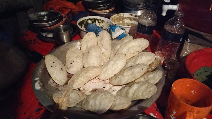 সন্ধ্যা হলেই ঝালকাঠিতে ফুটপাতে চলে পিঠা বিক্রির ধুম!