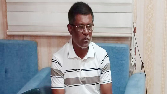 সচিবের ভাই পরিচয়ে ইউএনওর কাছে টাকা দাবি, আটক