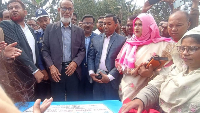 রাণীশংকৈলে দীর্ঘ ২০ বছর পর পৌর ভবনের ভিত্তি প্রস্তর উদ্বোধন