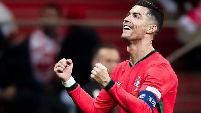 রোনালদোর জোড়া গোলে উড়ে গেলো পোল্যান্ড