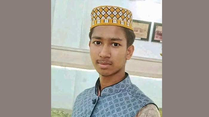 বাঁচতে চায় ব্লাড ক্যান্সারে আক্রান্ত মাদরাসার ছাত্র সজিব
