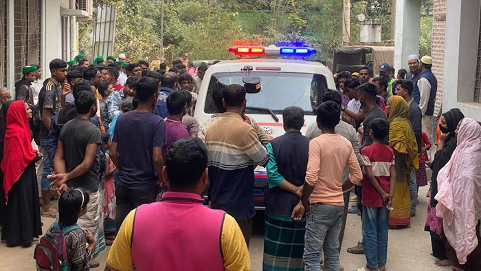 শাহজাদপুরে কোচ-সিএনজি সংঘর্ষে মা মেয়ে নিহত ও আহত ৫