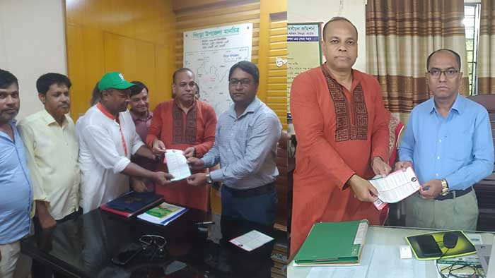 সিংড়ায় বিএনপি'র ৩১ দফার পক্ষে ব্যতিক্রমী গণসংযোগ