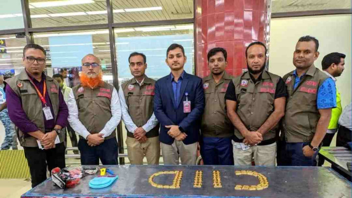 শাহজালালে একদিনে ১৩.৮৪ কেজি স্বর্ণ উদ্ধার, আটক ৩