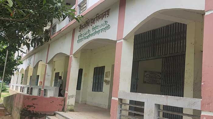 ঘুষ দিয়ে পিয়নের চাকরি, বেতন না পেয়ে ইউপি সদস্যকে মারধর