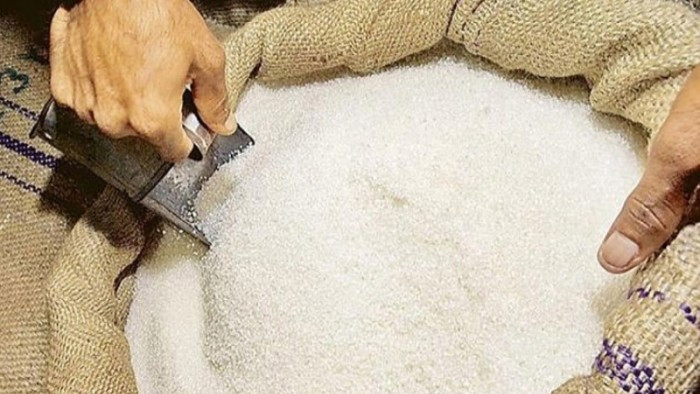 দাম কমাতে চিনির শুল্ক কমিয়ে অর্ধেক করা হলো