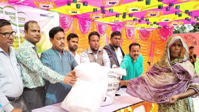 সুন্দরগঞ্জে ৫০০ কৃষক পেলেন কৃষি উপকরণ