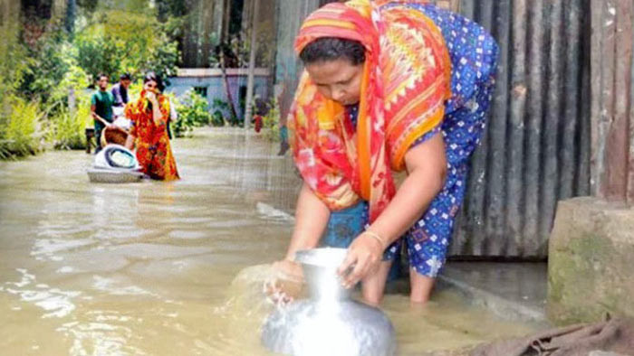 সিলেট নগরীর বন্যা কবলিত এলাকায় বিশুদ্ধ খাবার পানি সংকট
