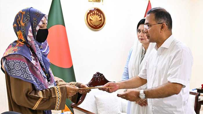 শহিদ দুই সেনাসদস্যের পরিবারের সঙ্গে প্রধানমন্ত্রীর সাক্ষাৎ, আর্থিক সহায়তা