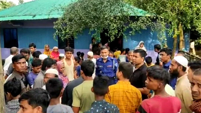 টেকনাফে রাস্তা নির্মাণ নিয়ে দুই পরিবারের সংঘর্ষে নিহত ১