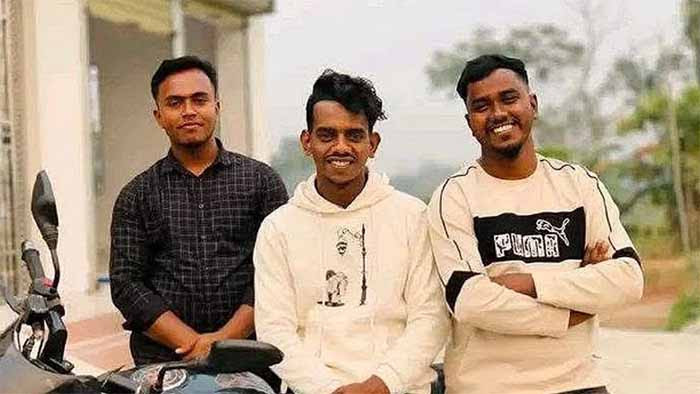বাড়ি ফেরার পথে বাসচাপায় প্রাণ গেল তিন বন্ধুর