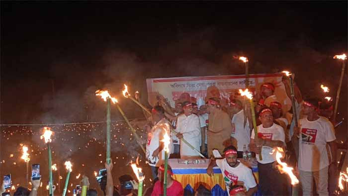 তিস্তা বাঁচাতে উত্তাল গোটা উত্তরাঞ্চল, ৫ জেলায় মশাল প্রজ্বালন
