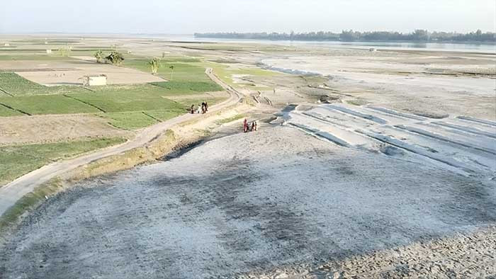 উত্তরের জীবন রেখা তিস্তা নদী এখন শান্ত মরুভূমি