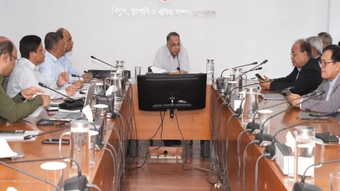 দেশে এলপিজির সংকট নেই, জ্বালানি মন্ত্রীকে অপারেটরদের আশ্বাস