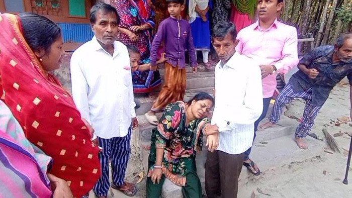মা অঞ্জনা রানী একমাত্র ছেলে তুষারকে হারিয়ে বাকরুদ্র