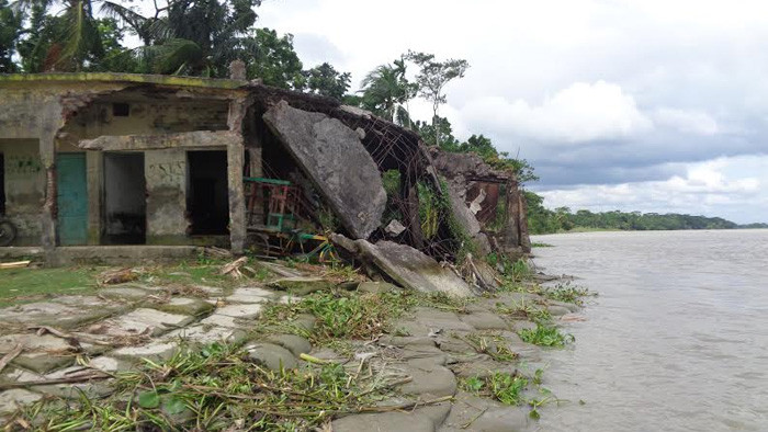 ঝালকাঠির বিষখালী নদীতে ভাঙন, ঝুঁকিতে মাধ্যমিক বিদ্যালয়