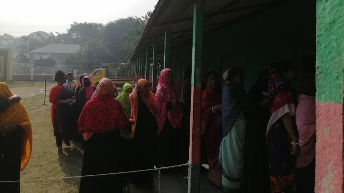 মির্জাপুরে চলছে ভোট গ্রহণ