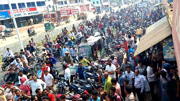 রাজশাহীতে এমপি প্রার্থীরা মানছে না নির্বাচনের আচরণবিধি