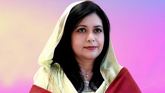 ঢাকায় পৌঁছে এভারকেয়ারে জোবাইদা রহমান