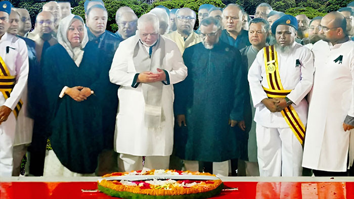 ভাষা শহীদদের প্রতি প্রধান বিচারপতির শ্রদ্ধা