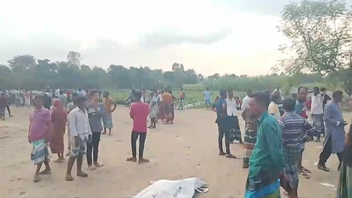 মান্দায় হাল চাষের সময় ট্রাক্টরের ফালের নিচে চাপা পড়ে যুবকের মর্মান্তিক মৃত্যু