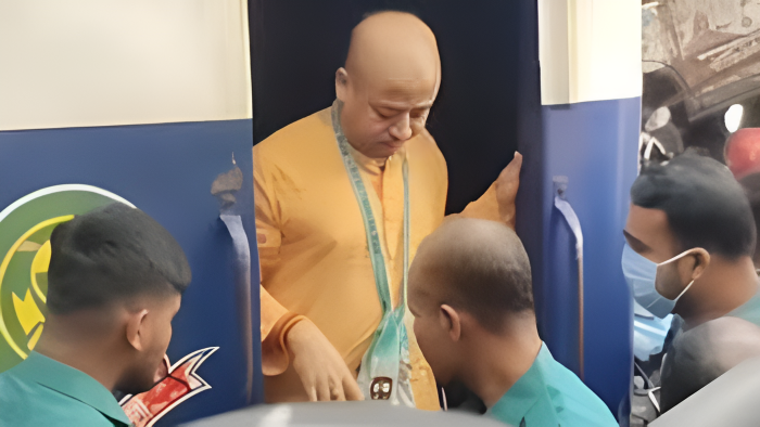 চট্টগ্রামে চিন্ময়ের জামিন বাতিল ও ফাঁসির দাবিতে শিক্ষার্থীদের বিক্ষোভ
