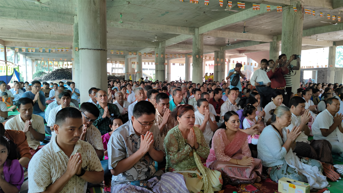 খাগড়াছড়িতে বুদ্ধমূর্তি ও আর্থিক অনুদান প্রদান