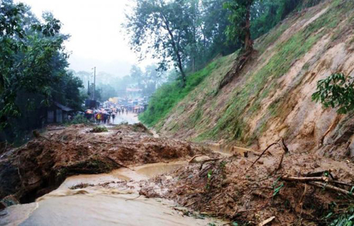 কাপ্তাইয়ে পাহাড় ধসে নিহত ২
