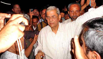 চিকিৎসা শেষে দেশে ফিরেছেন মির্জা ফখরুল