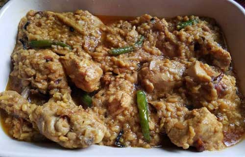 মুগ ডাল দিয়ে মুরগি ভুনা