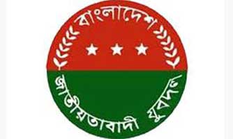 নয়াপল্টনে রিজভীর নেতৃত্বে বিক্ষোভ করছে যুবদল